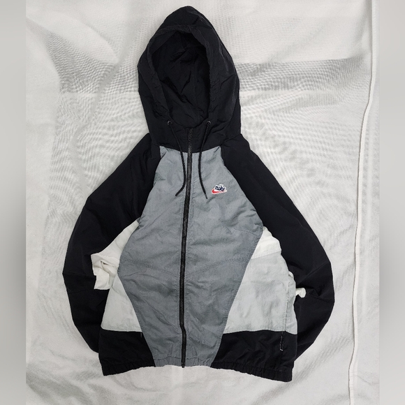 Nike Other - Nike Men's Activewear Windbreaker - Black And Grey